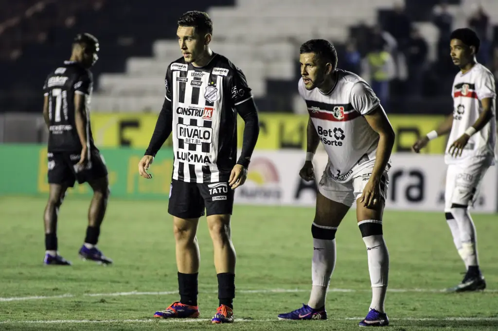 SÉRIE C: Guarani goleia e se firma no G-8 2 Santa Cruz bate Inter de Limeira Série C
