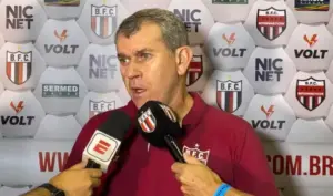 Cláudio Tencati cita frustração em empate do Botafogo-SP com um a mais