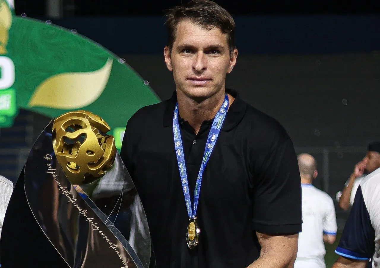 Thiago Gomes contratado Confiança