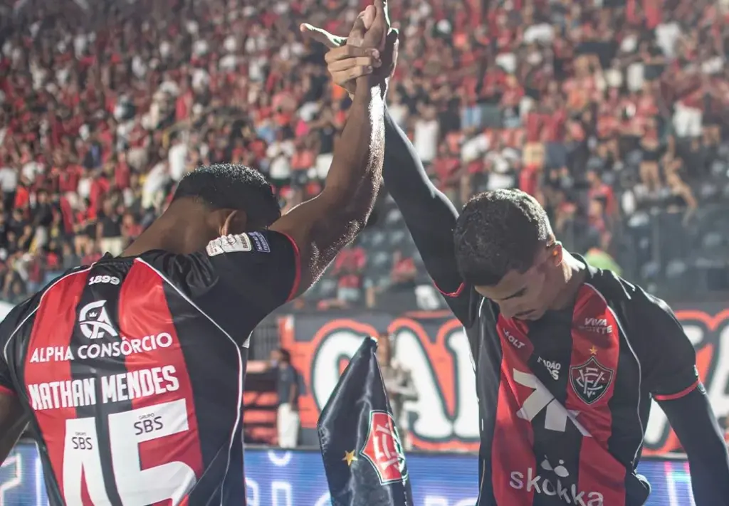 Vitória 4 x 1 Coritiba - Expulsão e goleada do Leão da Barra