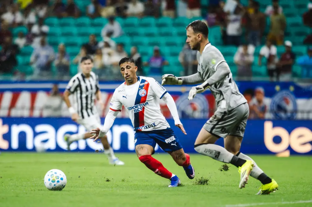Bahia descarta fratura no tornozelo do atacante Cristian Oliveira