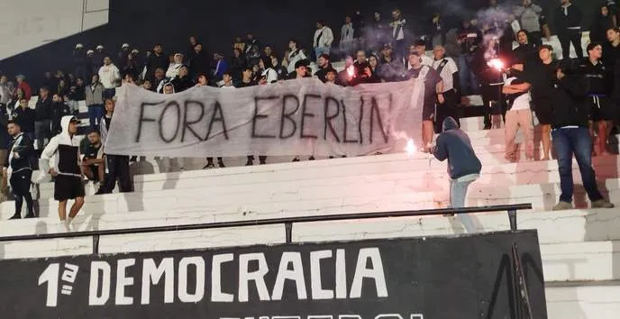 Torcida da Ponte Preta tem faixas de protesto confiscadas pela PM