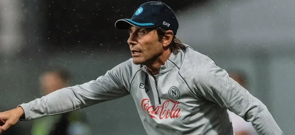 Antonio Conte deixa o comando do Napoli após duas temporadas