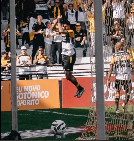Criciúma 1 x 0 Londrina - Tigre entra no G6 da Série B 2 Série B - 2026
