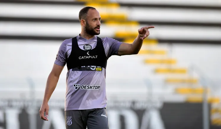 Edson Boaro ganha forca ponte Preta 1