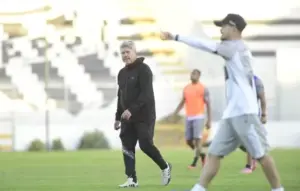 Edson Boaro ganha força na Ponte Preta e encara desfalques na Série B