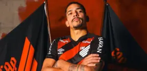 Athletico-PR confirma acerto com o lateral-direito Gilberto
