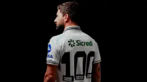 Gabriel Boschillia celebra marca de 100 jogos pelo Operário-PR