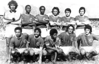Agora saudoso Brito levou dribles desconcertantes de Lola 5 Guarani - 1973