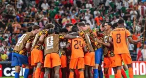 Jogadores da Holanda sofrem ataques racistas após eliminação