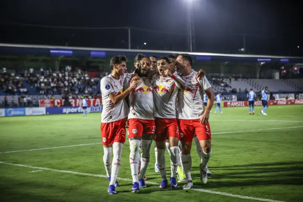 Após início irregular, Bragantino entra na pausa da Copa brigando em duas frentes