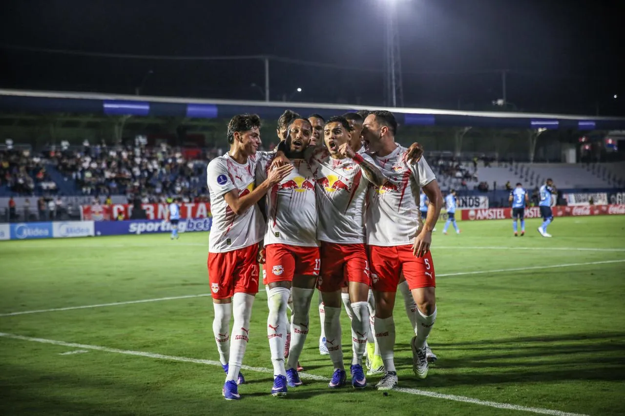 Após início irregular, Bragantino entra na pausa da Copa brigando em duas frentes