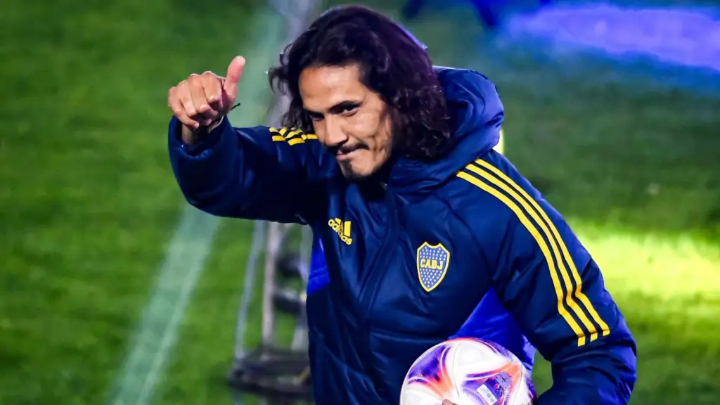 Cavani rescinde com o Boca e fica livre no mercado
