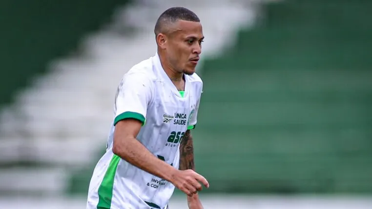 João Paulo vive fase artilheira e exalta liderança do Guarani na Série C