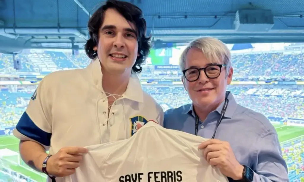 Ator de Hollywood é flagrado com camisa do São Paulo em Brasil x Escócia