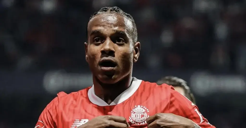 Cruzeiro descarta Pec e deve focar em Helinho para o ataque