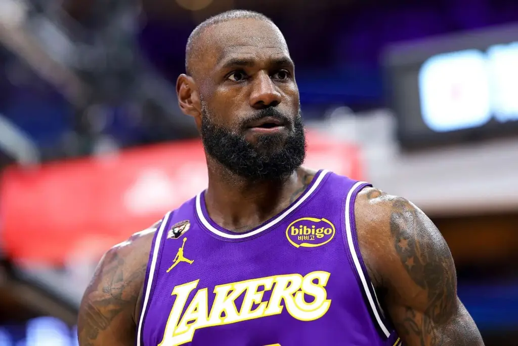 LeBron James deixa o Lakers após oito temporadas