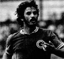 Agora saudoso Brito levou dribles desconcertantes de Lola 3 Guarani - 1973 - Lola