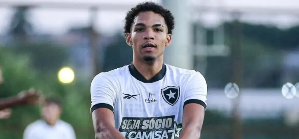 Destaque da base do Botafogo é oficializado por clube mexicano