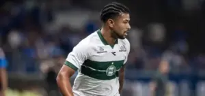 Atacante do Coritiba entra no radar do Flamengo para 2027