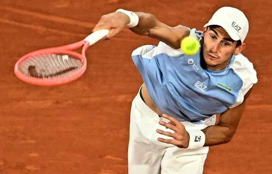 Arnaldi e Cobolli vencem e Roland Garros tem um italiano garantido na final