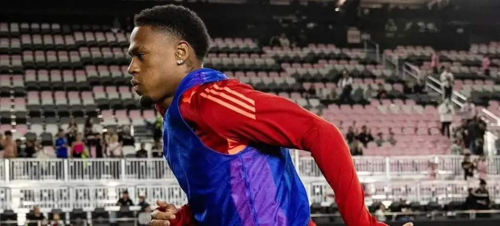 Botafogo negocia a contratação de meia colombiano