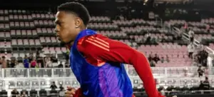 Botafogo negocia a contratação de meia colombiano