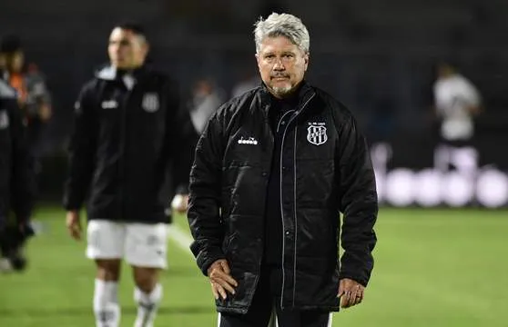 Empate cai do 'céu' para a Ponte Preta; torcida pede 'fora Eberlin'