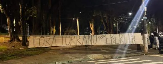 Ponte Preta vira SAF por 108 a 20 votos dos conselheiros 3 Faixa - Fora Torrano - 17.06