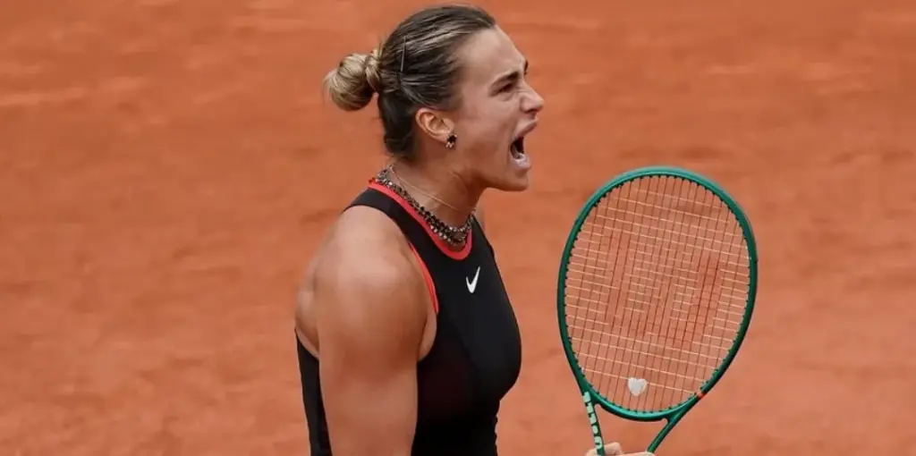 Sabalenka leva pneu de Schneider e continua sem título em Roland Garros