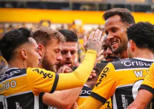Criciúma-SC 1 x 0 São Bernardo - Tigre Carvoeiro vence duelo direto na Série B