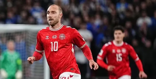 Eriksen desmaia em campo de novo e amistoso entre Dinamarca e Ucrânia é encerrado