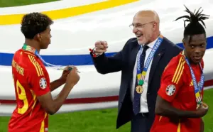Técnico da Espanha nega favoritismo: 'Somos mais do que França, Brasil ou Argentina?'
