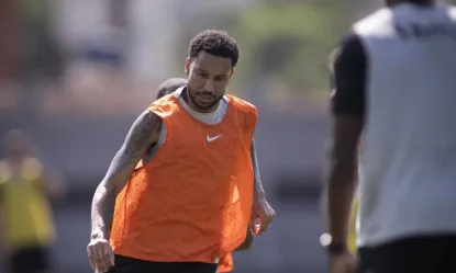 Vasco enfrenta dilema com volantes em fim de contrato