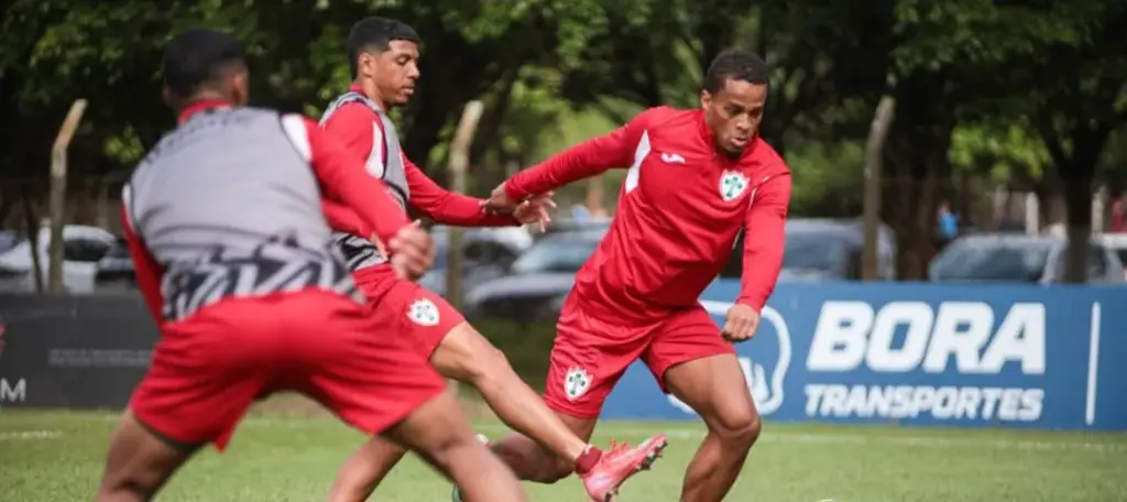 Zagueiro revelado pela Portuguesa celebra estreia com vitória na Série D