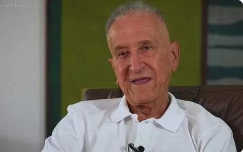 Parreira, técnico do Tetra, segue na UTI