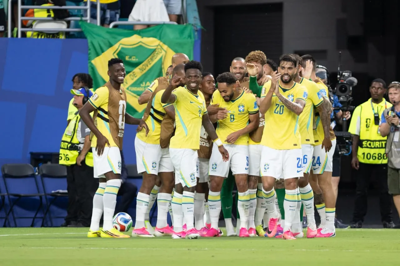 Vini Jr. brilha e Brasil avança no Grupo C