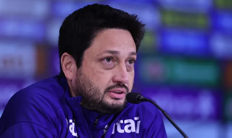 arthur elias critica arbitragem amistoso selecao