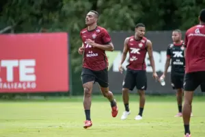 Vitória tem dúvida de volante para finalíssima da Copa do Nordeste