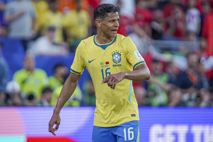 Douglas Santos revela estratégia de Ancelotti na Copa do Mundo