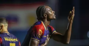 Heltton vive noite incrível e marca gol da vitória do Maricá