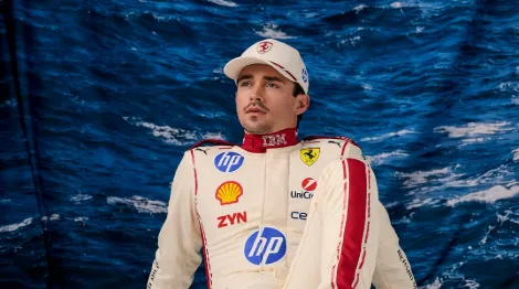 ferrari renova com leclerc