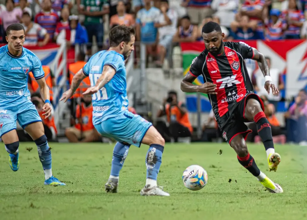 Fortaleza-CE 1 x 2 Vitória-BA - Vantagem rubro-negra na final da Copa do Nordeste 2 Fortaleza Vitória Copa do Nordeste