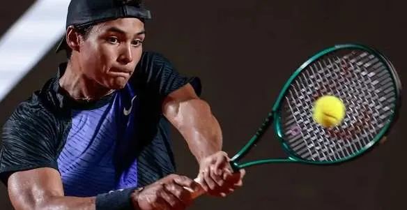 Guto Miguel é campeão juvenil em Roland Garros  e lidera ranking