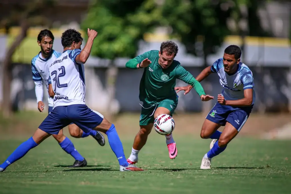 Guarani bate Santo André em jogo-treino no CT do Bugre