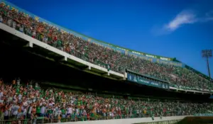 Guarani espera casa cheia em duelo matutino na Série C