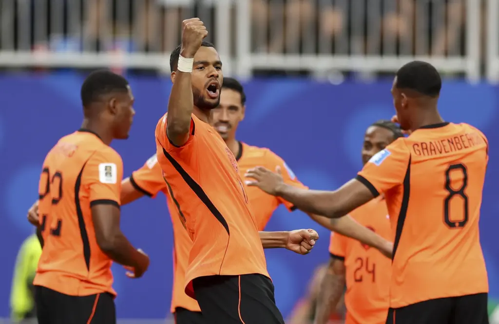 Holanda 5 x 1 Suécia - Laranja Mecânica vence a primeira na Copa 3 holanda atropela suecia copa 1