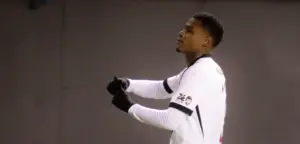 Corinthians mira meia do Vasco a pedido de Fernando Diniz