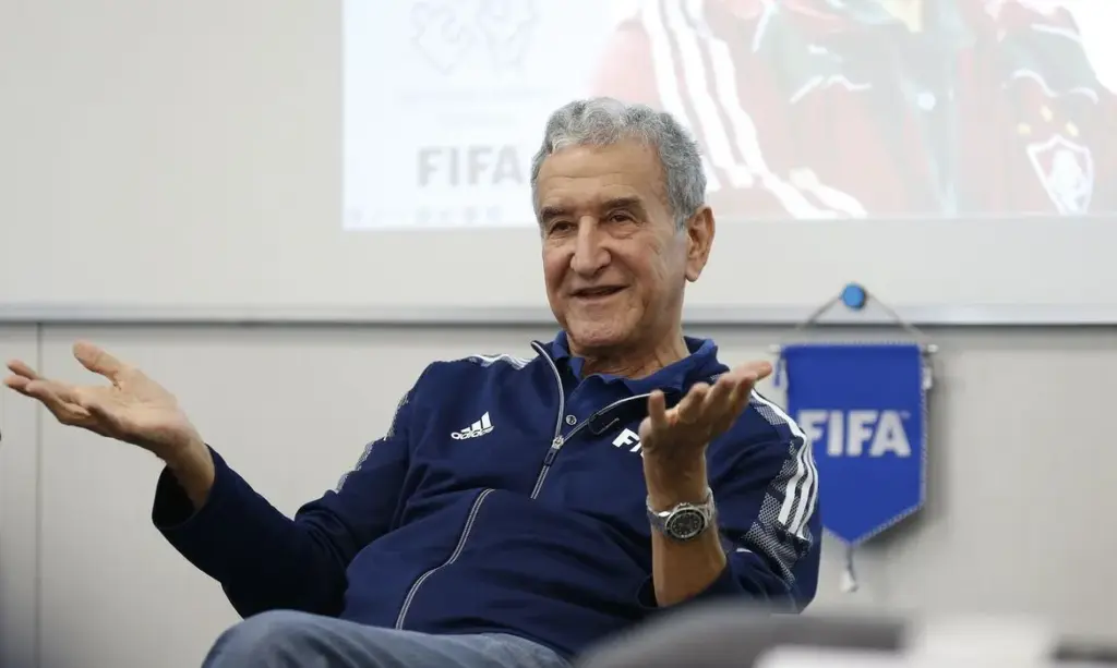 Parreira apresenta piora e volta a respirar por aparelhos
