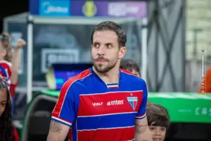 Elenco do Fortaleza detona arbitragem após derrota para o Vitória